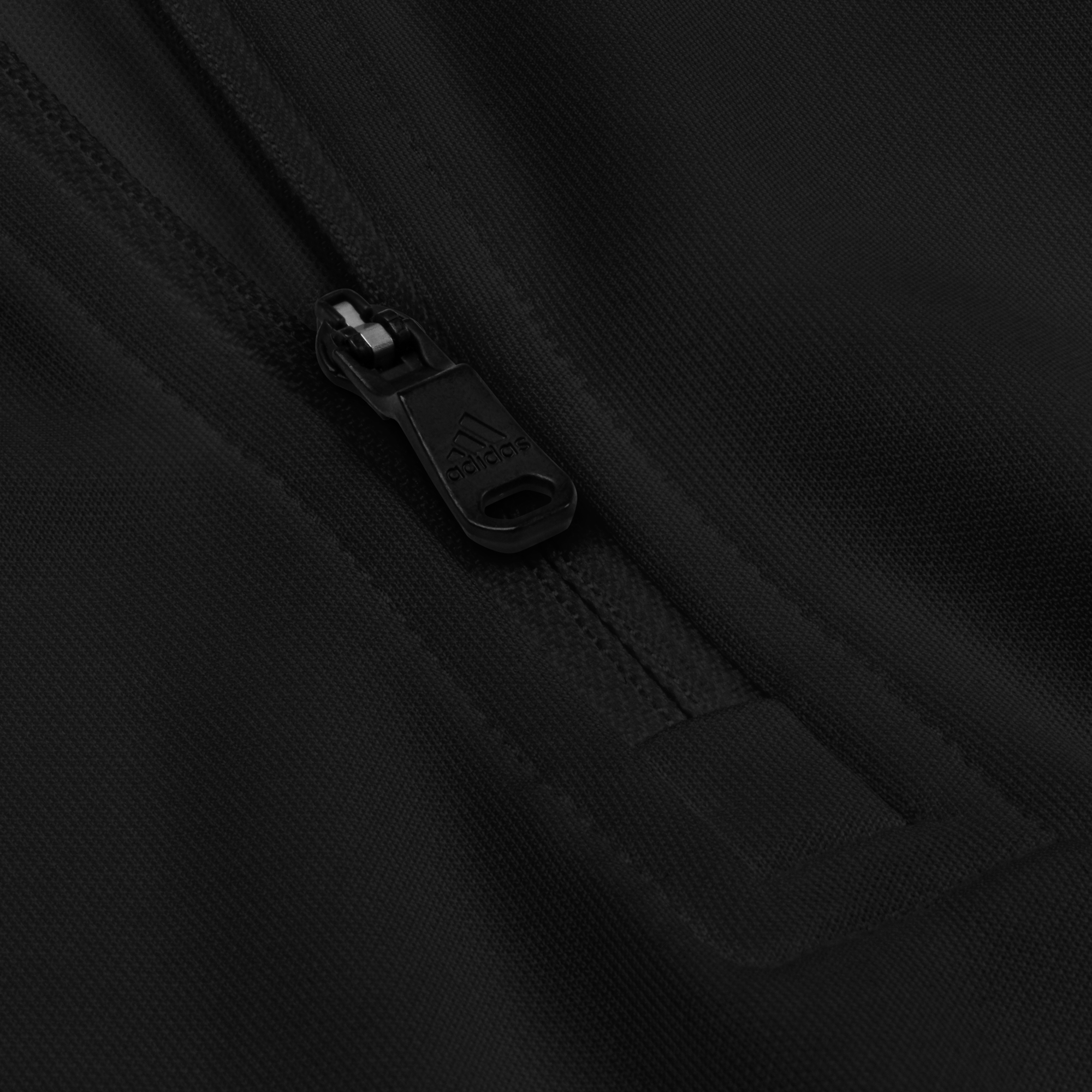 adidas® x tsgabrielle® • Für Ihn • Quarter Zip Pullover • Dunkle Farben - View 8
